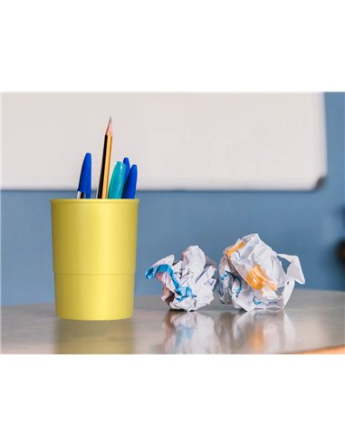 Pot a crayons q-connect plastique diametre 75mm hauteur 100mm coloris jaune pastel opaque.