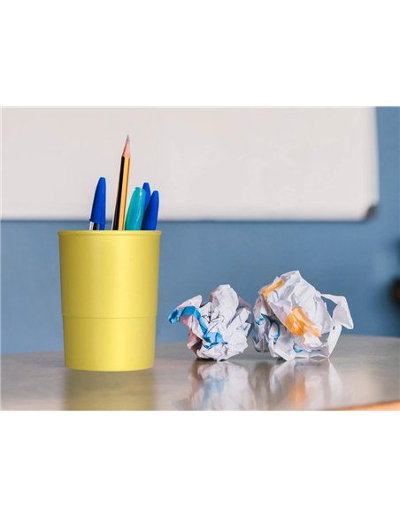 Pot a crayons q-connect plastique diametre 75mm hauteur 100mm coloris jaune pastel opaque.