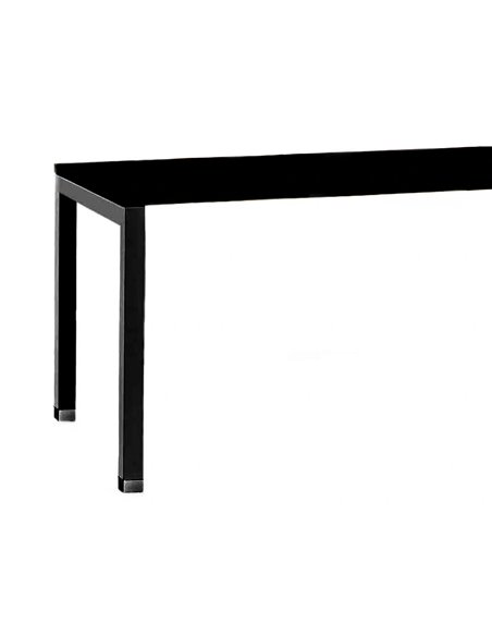 Bureau mt international plateau noir melamine 25mm pietement arche coloris noir 120x67cm.