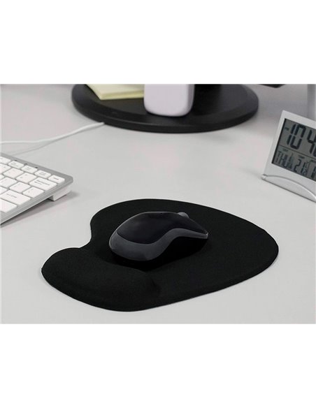 Tapis souris q-connect repose-poignet mousse augmente confort facilement nettoyable coloris noir.