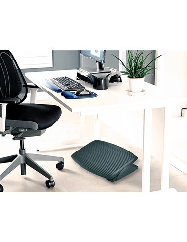 Repose-pieds q-connect polystyrène ergonomique confort support inclinaison ajustable 450x115x340mm.