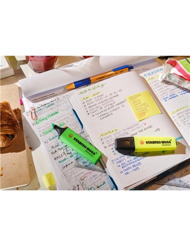 Surligneur stabilo boss tracé 2/5mm pointe biseautée encre universelle base eau résistante lumière coloris lilas.