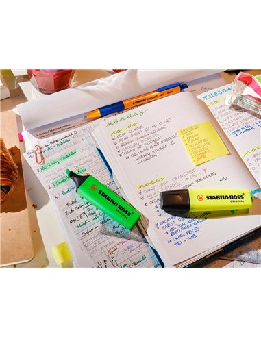 Surligneur stabilo boss tracé 2/5mm pointe biseautée encre universelle base eau résistante lumière coloris lavande.