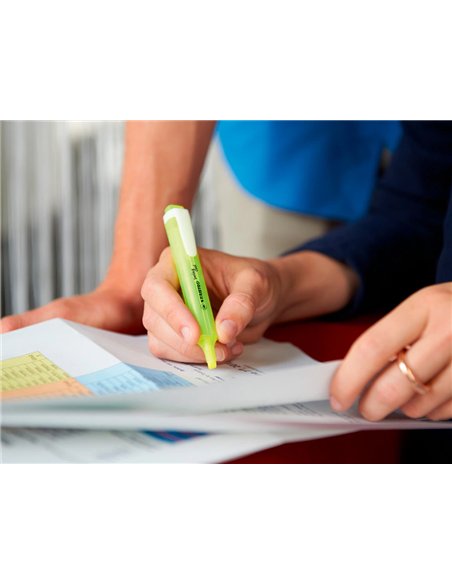 Surligneur stabilo swing cool modèle de poche avec agrafe tracé 1/3mm encre liquide pigmentée visible coloris vert.