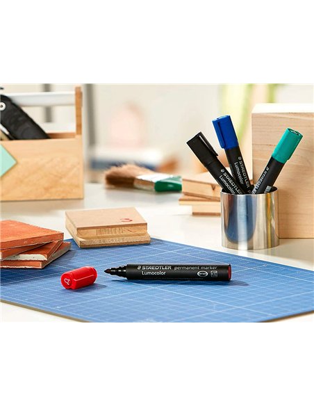 Marqueur staedtler permanent dry safe 352 lumocolor pointe ogive 2mm assortie etui de 4.