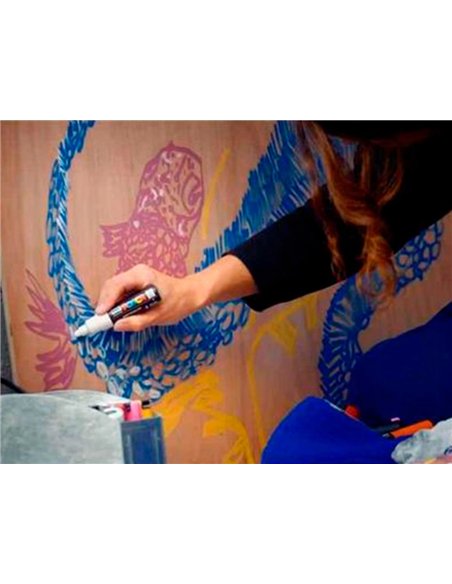 Marqueur peinture posca pc7m pointe large conique encre inodore couvrante miscible tous supports coloris violet.