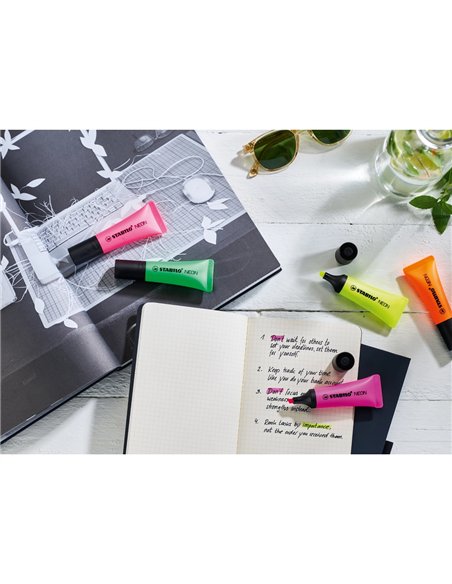 Surligneur stabilo néon fluorescence intense sèche après 4h tube gloss coloris rose.