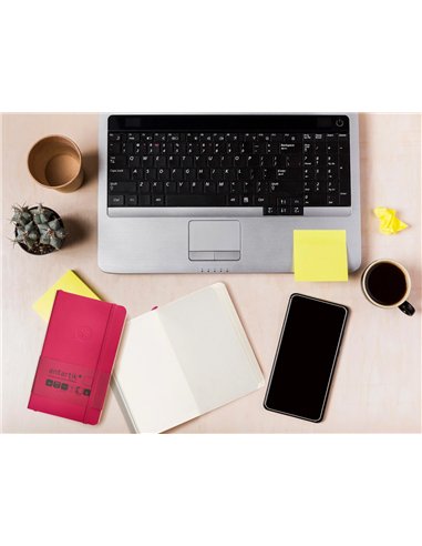 Carnet a6 antartik notes papier uni ivoire couverture souple fermeture elastique 100pages 80gr coloris framboise.