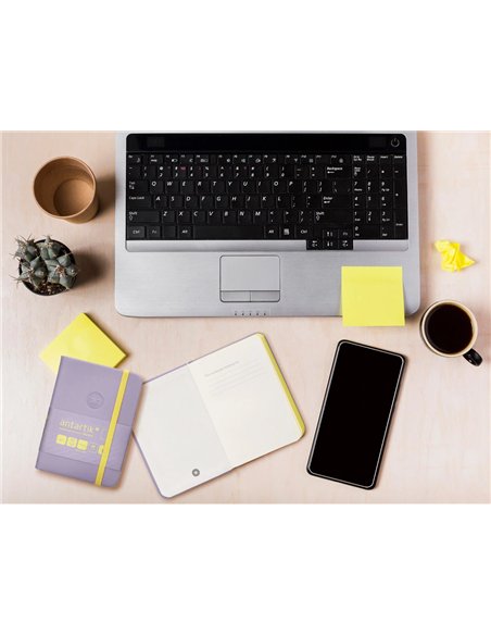 Carnet a7 antartik notes papier uni ivoire couverture rigide fermeture elastique jaune 80 pages 80gr coloris lilas.