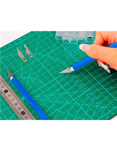 Cutter bistouri q-connect en gomme lame 6mm fixe avec capuchon de protection 5 lamesde rechange incluses.