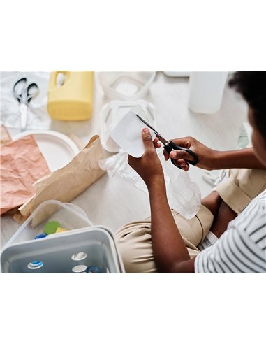 Ciseaux bureau q-connect économique droitier lames inox 210mm branches gainées abs bouts pointus coloris noir.