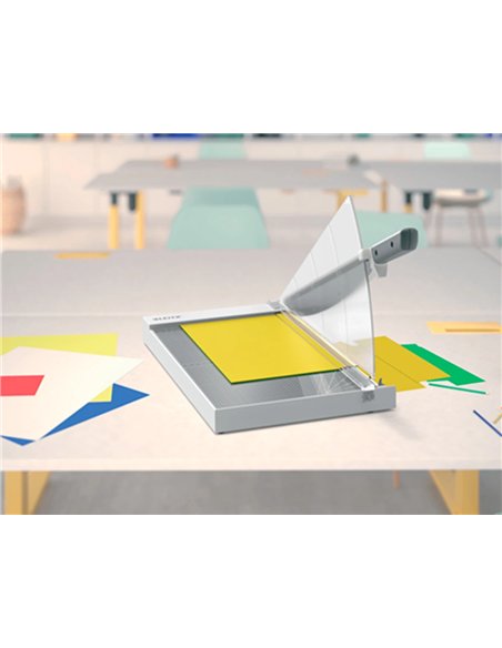 Cisaille leitz precision office a4+ jusqu'a 15 feuilles.