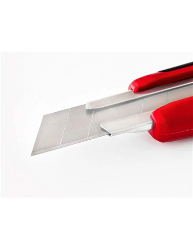 Lame 18mm de rechange q-connect pour cutters kf10632/kf10635/kf10937/kf10634 blister 12 unites.