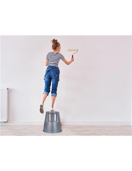 Tabouret q-connect plastique roues caoutchouc rétractables 2 niveaux base 44cm hauteur 43cm poids 2.9kg coloris gris.